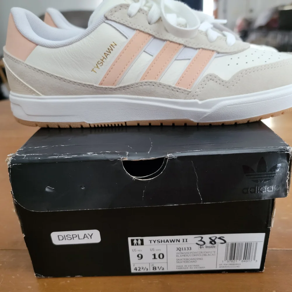 Adidas Tyshawn II Wonder White & Powder Coral Mens 9 / Womens 10 NWT - Picture 5 of 14